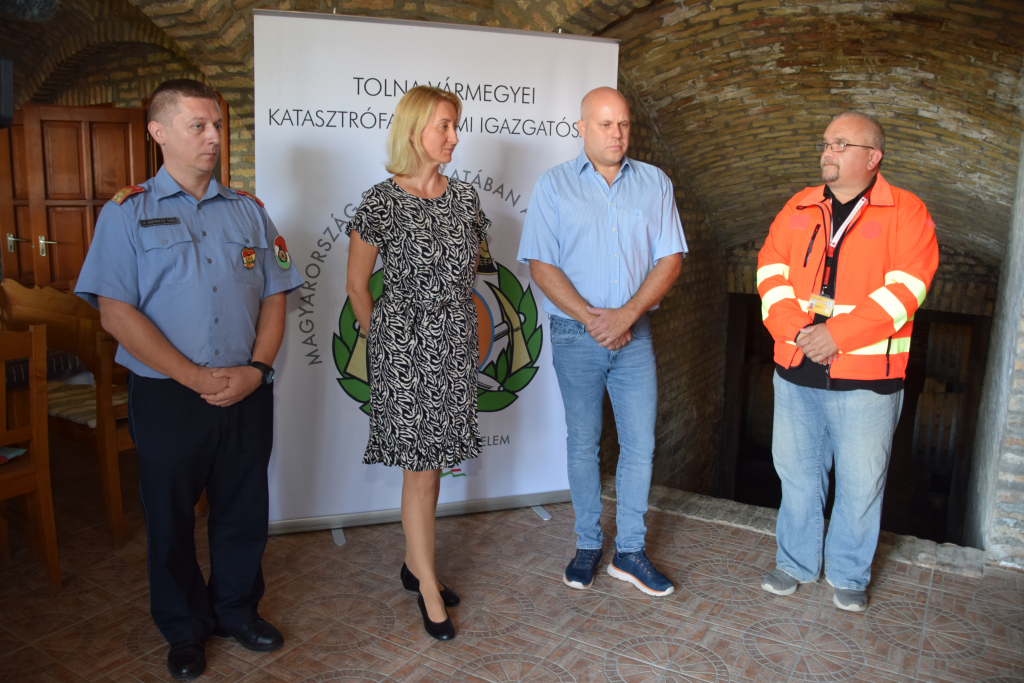 Sajtótájékoztató