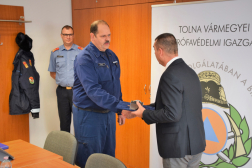 Szolgálaton kívüli helytállásért méltatták a kollégát