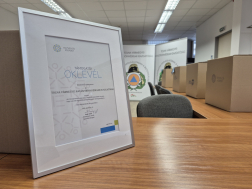 Karácsonyi ajándékcsomagok a tűzoltók segítségével az egyszülős családoknak