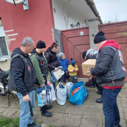 Motoros tűzoltók segítettek rászoruló családokon Tolna vármegyében