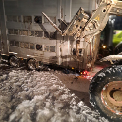 Mágocs -elakadt teherautó