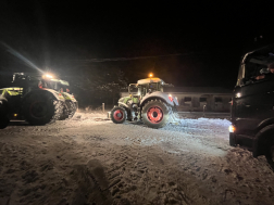 Mágocs -elakadt teherautó