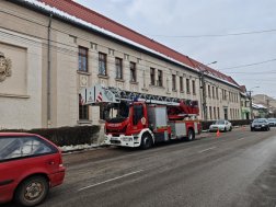 Bátaszék - iskola hóeltávolítás