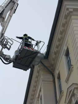 Szekszárd - jégcsapok és hó eltávolítása magasból