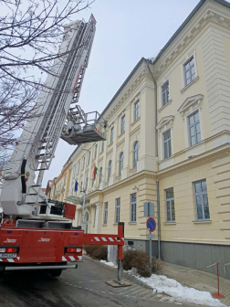 Szekszárd - jégcsapok és hó eltávolítása magasból