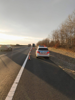 M6 136 - két kamion és egy személyautó