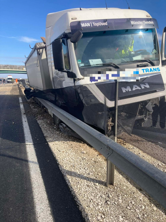 Sódert szállító kamion