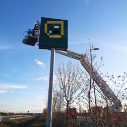 Paks M6 - reklámtotem