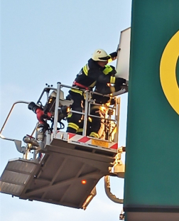 Paks M6 - benzinkút reklámtotem