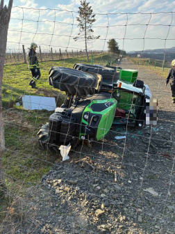 20260319 Mőcsény -felborult traktor