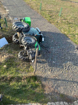 20260319 Mőcsény -felborult traktor