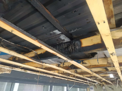 Szekszárd, Zöldfa utca - kigyulladt előtető