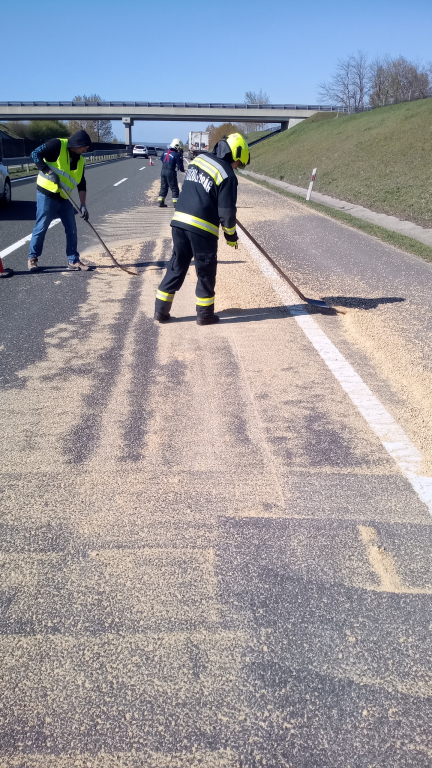 Úttestre szóródott pellet