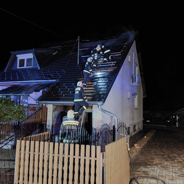 Pörböly tetőszerkezet gyulladt ki