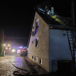 Pörböly - családi ház tetőszerkezete égett