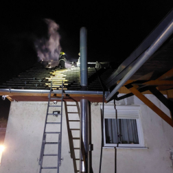 Pörböly - családi ház tetőszerkezete égett