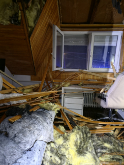 Pörböly - családi ház tetőszerkezete égett