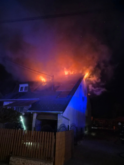 Pörböly - családi ház tetőszerkezete égett