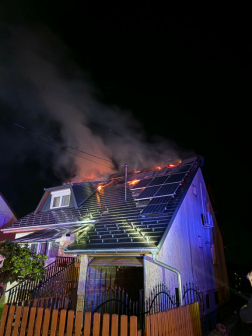 Pörböly - családi ház tetőszerkezete égett