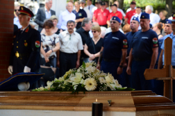 Utolsó útjára kísérték Árvai Imre tűzoltó alezredest