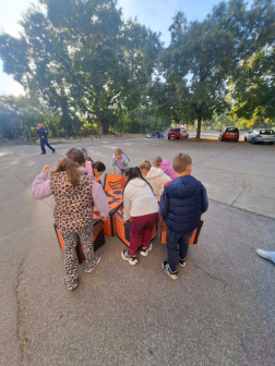 Hat állomáson át a tűzoltók világába