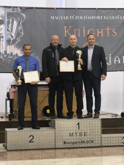 Tizenegy Tolna megyei tűzoltó érdemelte ki a lovagi címet